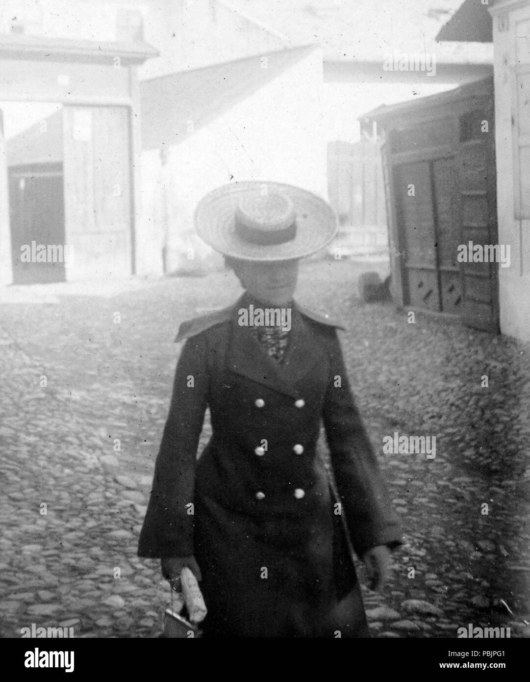 Daily life woman hat Black and White Stock Photos & Images - Alamy