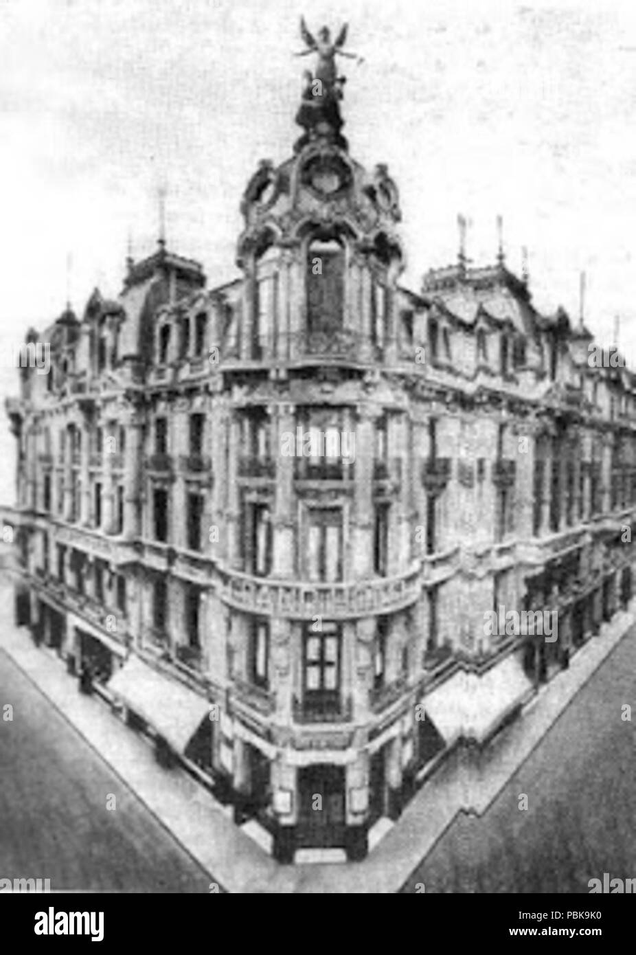 . Español: El Grand Hotel de Buenos Aires, estaba en la esquina de las calles Rivadavia y Florida. Fue demolido en la década de 1960. circa 1901 725 Grand Hotel (ca. 1900) Stock Photo