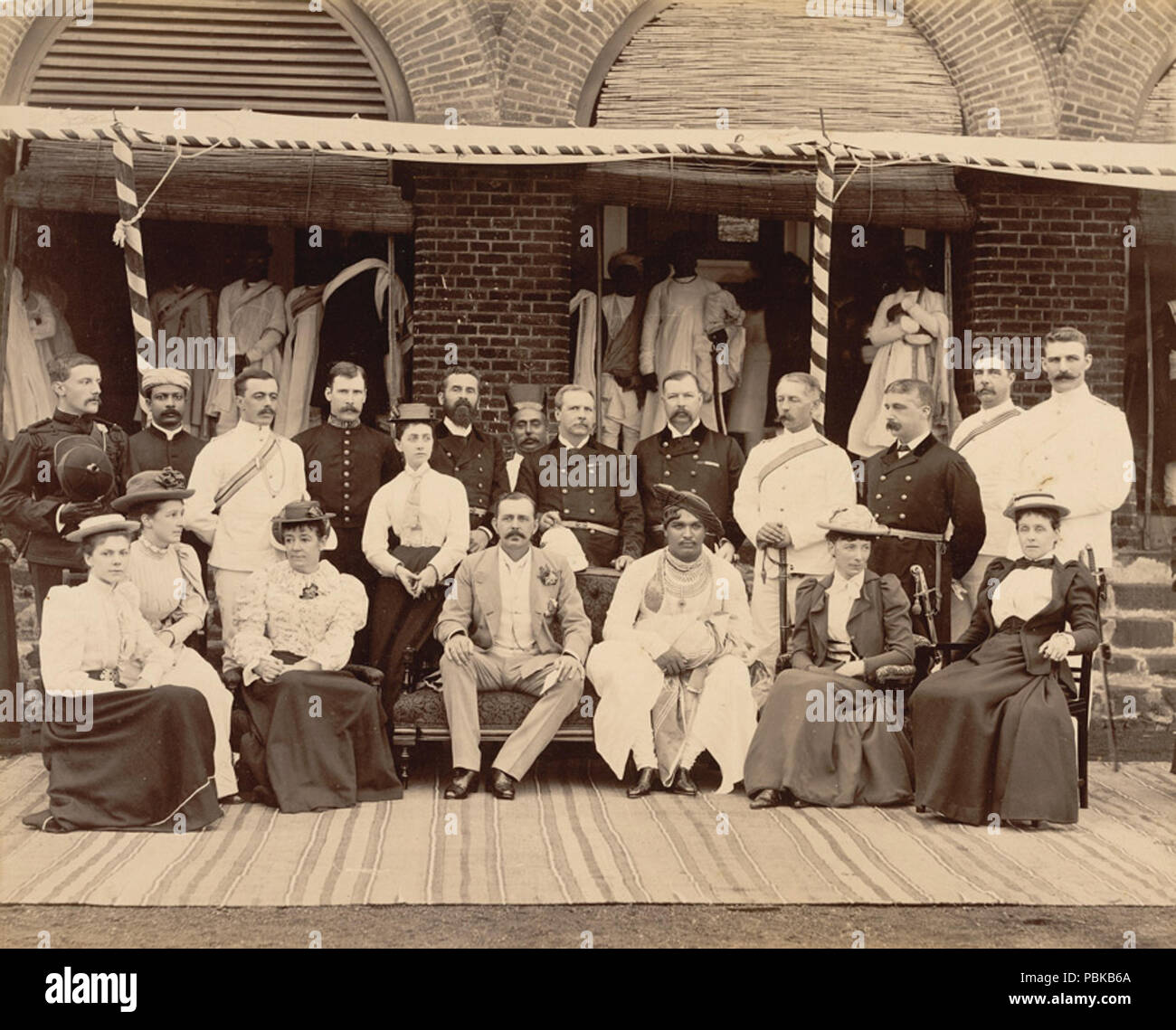 British royal family group portrait hi-res stock photography and images ...