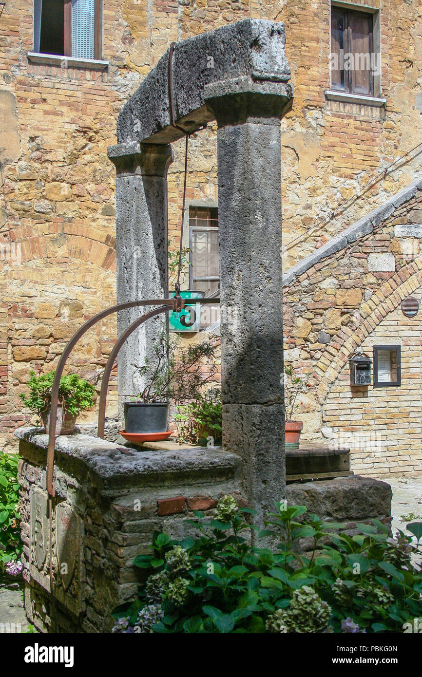 Brick wishing well hi-res stock photography and images - Alamy