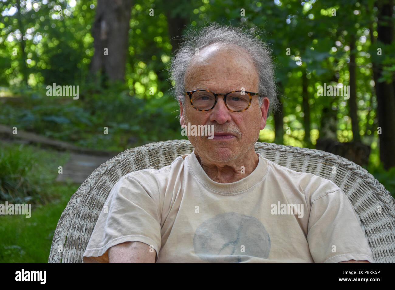 Man mature serious hi-res stock photography and images - Alamy