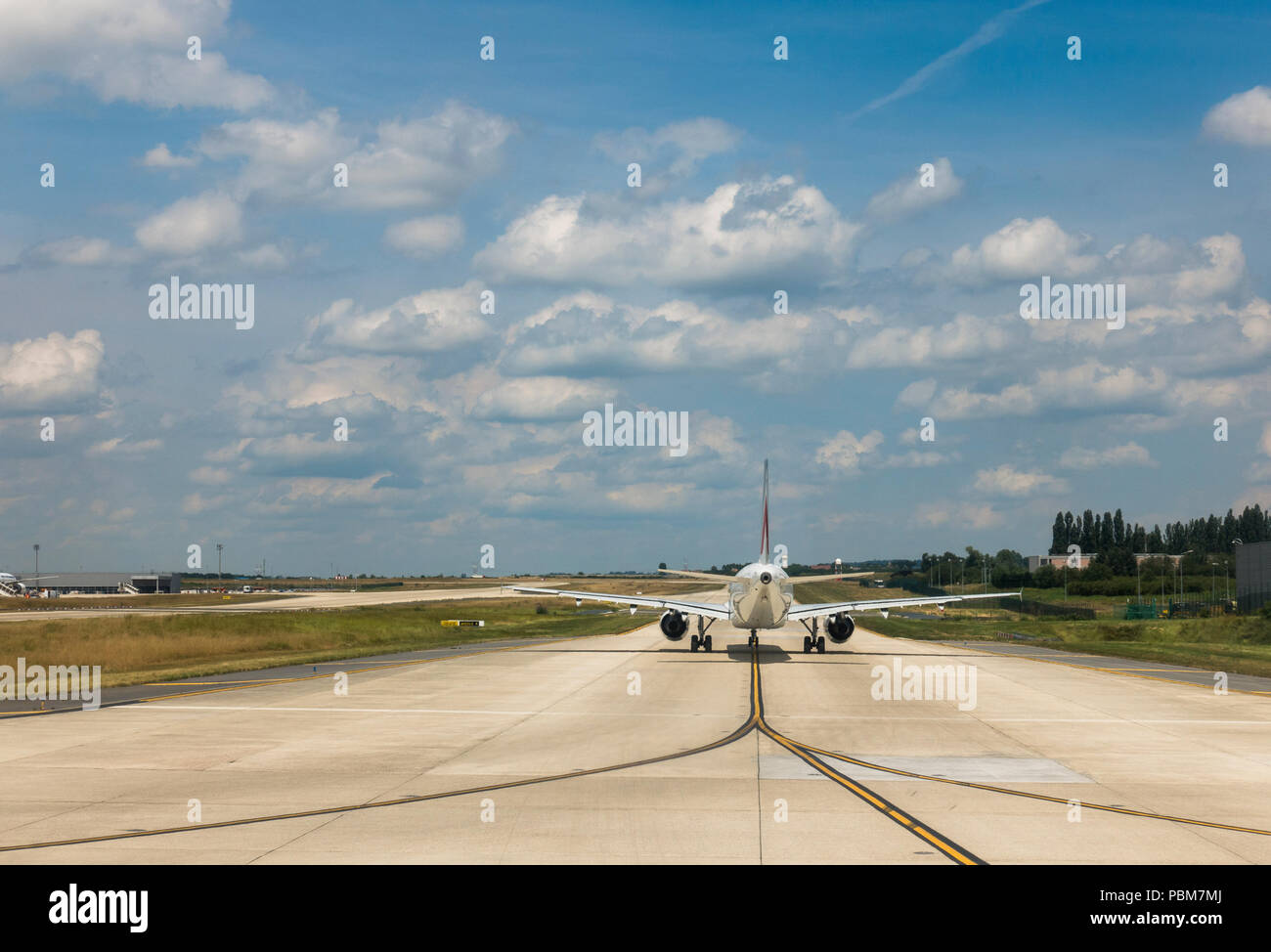 Paris charles de gaulle airport hi-res stock photography and images - Alamy