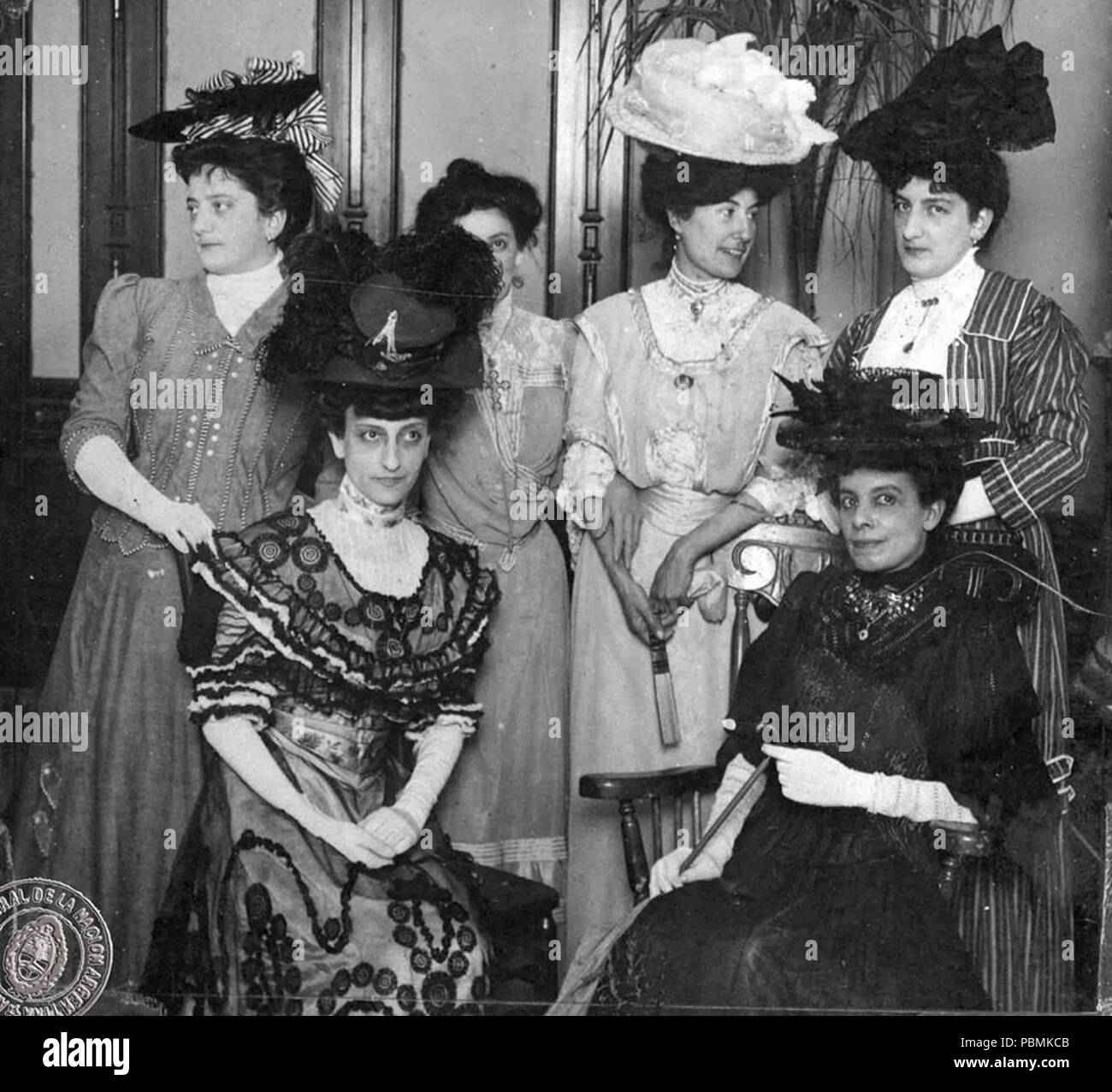 880 Ladies with Lola mora 1907 Stock Photo