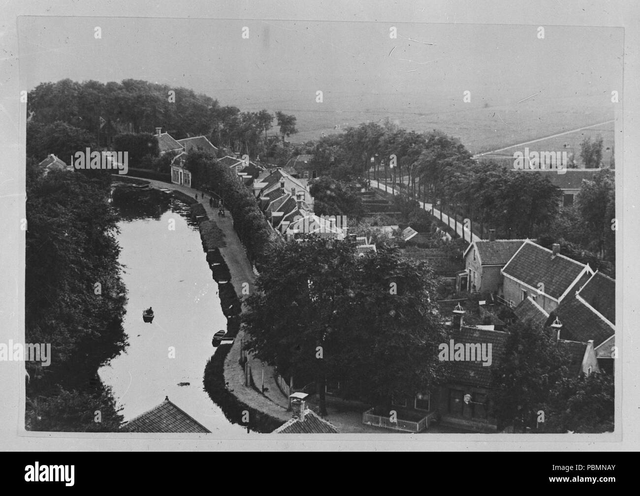 Abcoude eo, foto 2 Jacob Olie (max res). Beschrijving Abcoude e.o     Panorama vanaf de toren van de N.H. kerk, gezien naar de Voordijk.     Documenttype foto     Vervaardiger Olie, Jacob (1834-1905) Stock Photo
