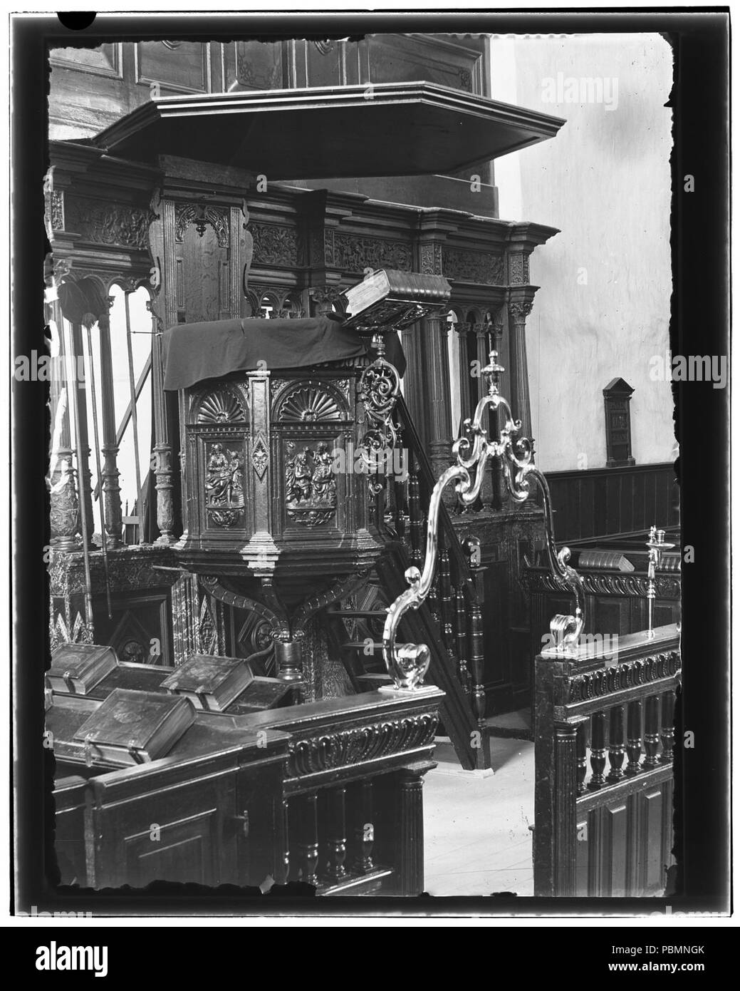 Abcoude, foto 36 Jacob Olie (max res). Beschrijving Abcoude     Interieur van de N.H. kerk.     Documenttype foto     Vervaardiger Olie, Jacob (1834-1905) Stock Photo