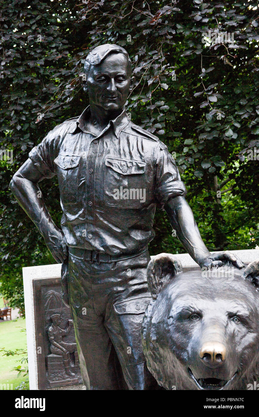 Soldier bear and soldier statue Edinburgh's Princes Street Gardens Stock Photo