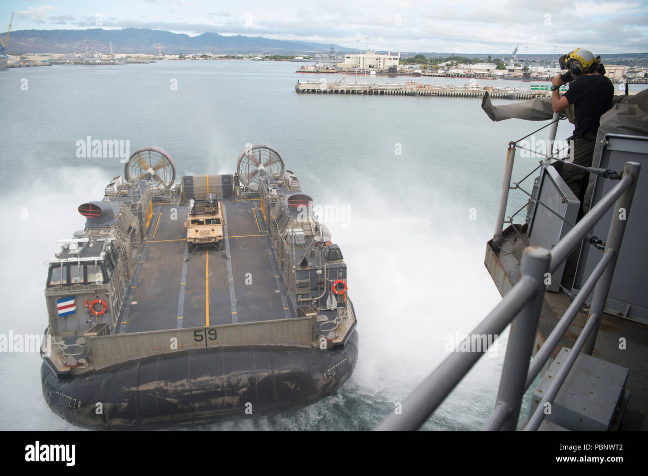 180726-N-XK809-1011 PEARL HARBOR, Hawaii (July 26, 2018) Landing craft air cushion (LCAC) 59, assigned to Assault Craft Unit (ACU) 5, departs the well deck of the amphibious assault ship USS Bonhomme Richard (LHD 6). Bonhomme Richard is currently underway in the U.S. 3rd Fleet area of operations. (U.S. Navy photo by Mass Communication Specialist 2nd Class William Sykes) Stock Photo