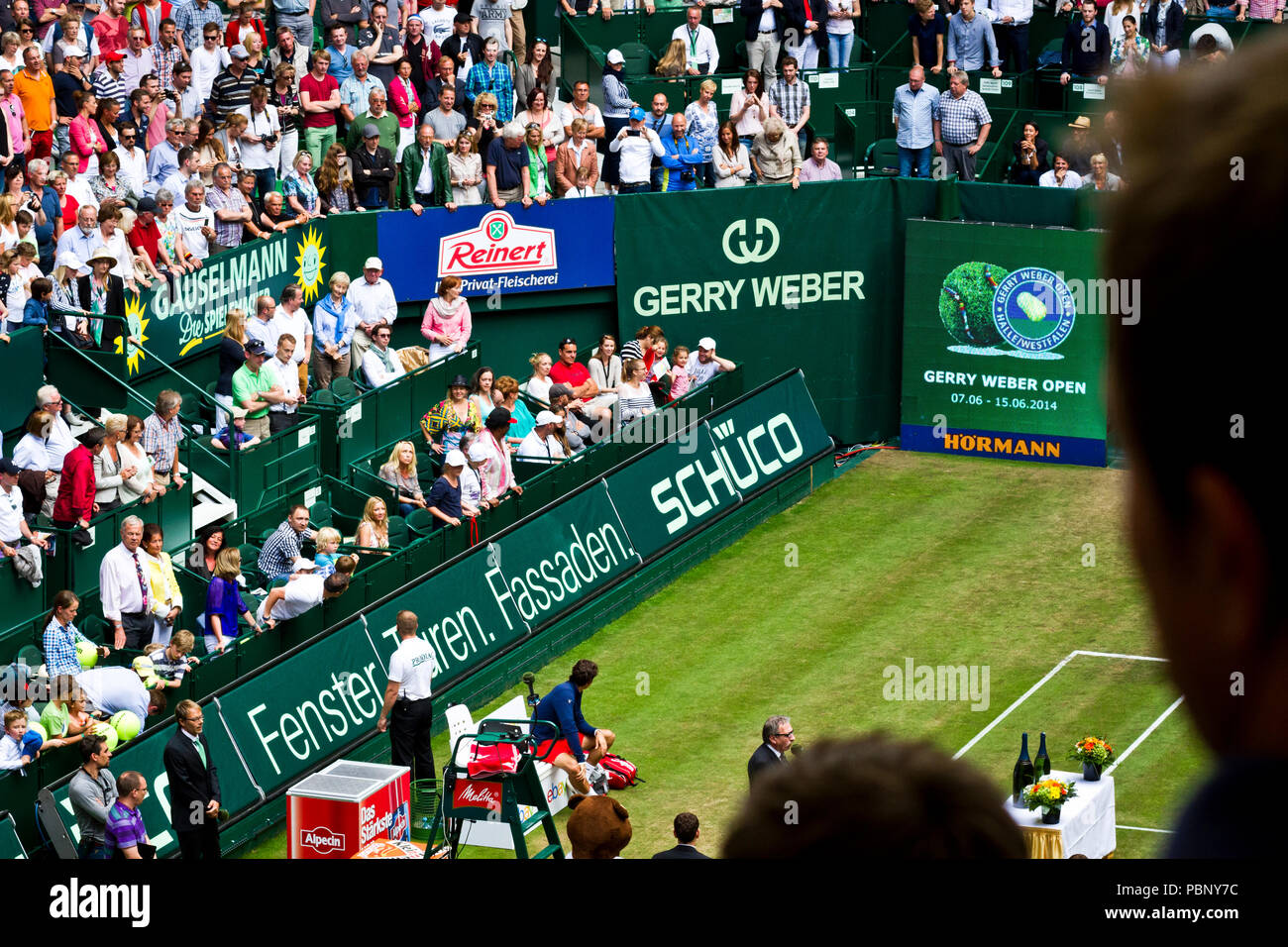 Roger Federer looking towards his family at the end of the final of the 2013 Gerry Weber Open in Halle (Westfalen), Germany. Stock Photo
