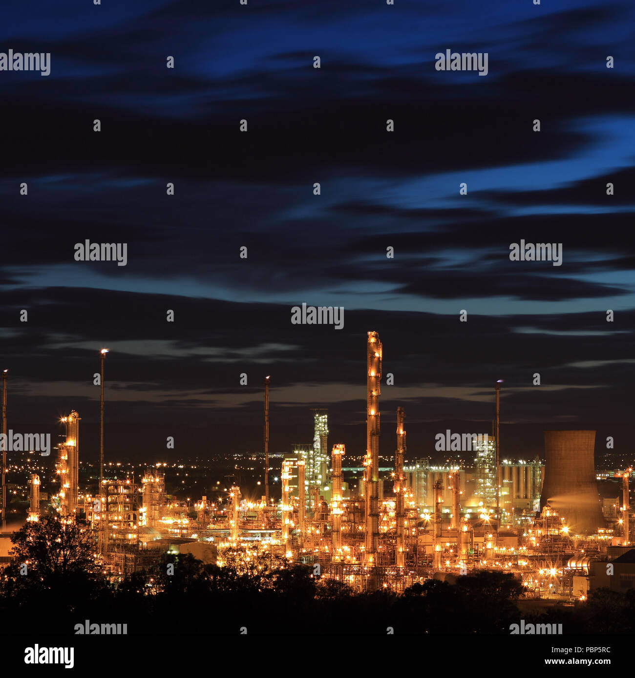 Grangemouth Oil Refinery At Sunset Stock Photo