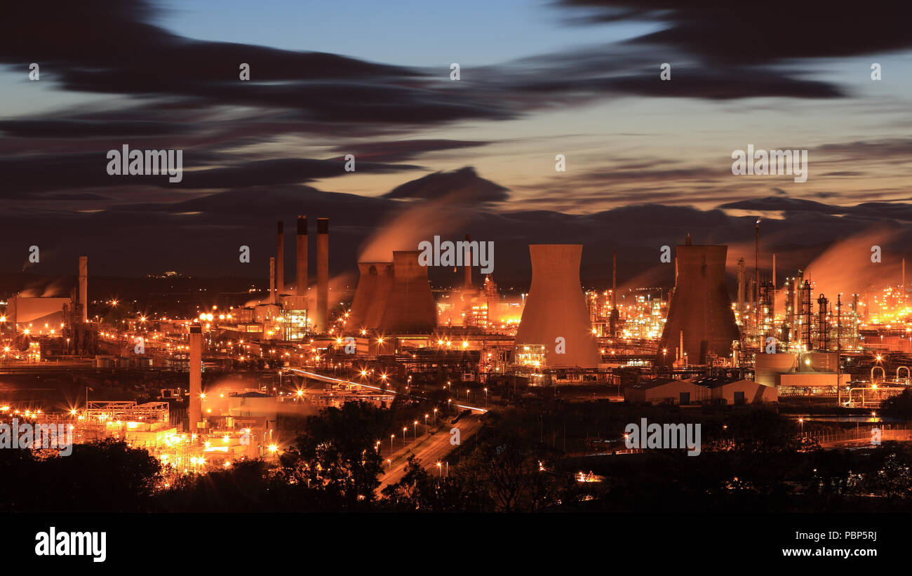 Grangemouth Oil Refinery At Sunset Stock Photo