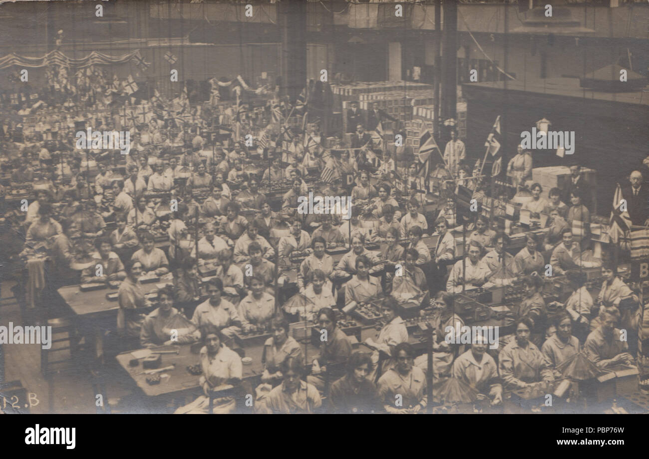 Vintage 1918 Manchester Photograph of Female Factory Workers, Possibly Making Munitions For World War One. Stock Photo