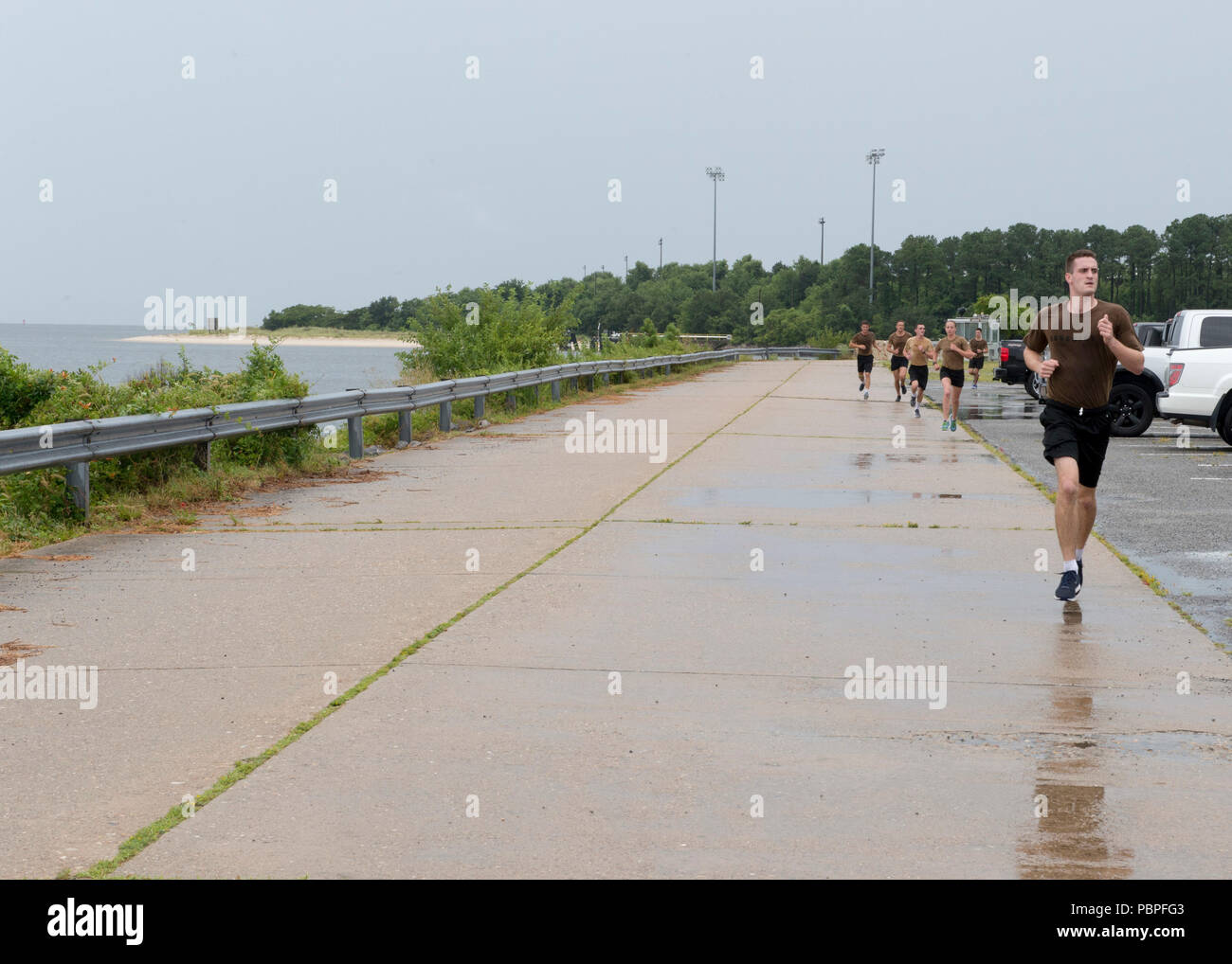 VIRGINIA BEACH, Va. (July 23, 2018) Midshipman 1st Class Ian Burgoyne, front, a U.S. Naval Academy midshipman, participates in the 1.5 mile run portion of a physical screening test (PST) as part of an explosive ordnance disposal summer cruise at Explosive Ordnance Disposal Group (EODGRU) 2 at Joint Expeditionary Base Little Creek-Fort Story. EODGRU 2 hosts the event to identify potential EOD officers from Naval Reserve Officers Training Corps and the U.S. Naval Academy prior to their senior year. (U.S. Navy photo by Mass Communication Specialist 1st Class Jeff Atherton/Released) Stock Photo