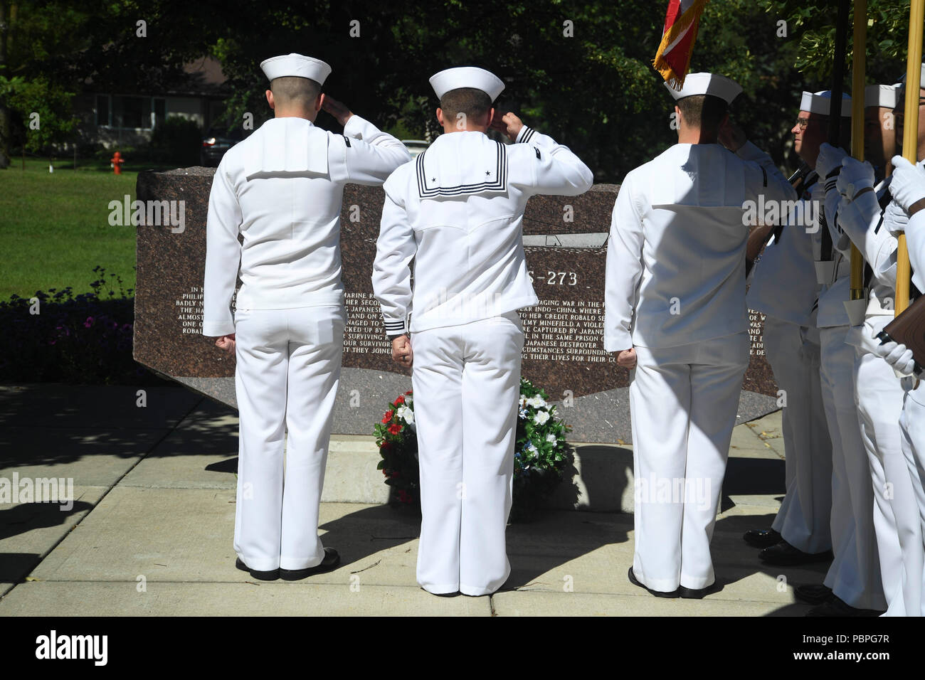 N Vh385 0101 Fargo N D July 23 18 Members Of The Virginia Class Nuclear Powered Attack Submarine Uss North Dakota Ssn 784 Render Salutes During A Wreath Laying Ceremony Honoring Members Of The Gato Class Submarine Uss