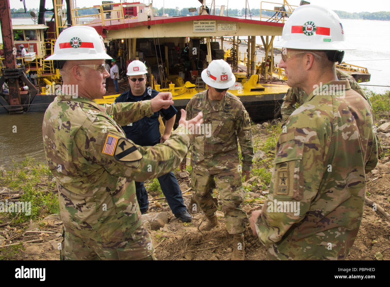 Maj Gen Richard Kaiser U S Army Corps Of Engineers Mississippi Valley Division Commander Speaks With Sergeant Major Of The U S Army Daniel Dailey The Army S Highest Ranking Enlisted Soldier During A Site