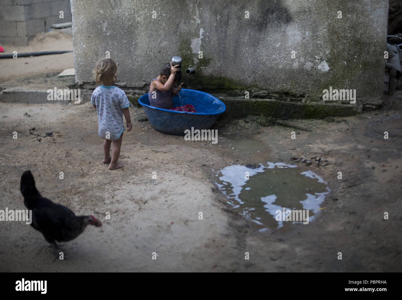 Gaza City, The Gaza Strip, Palestine. 28th July, 2018. A Palestinian