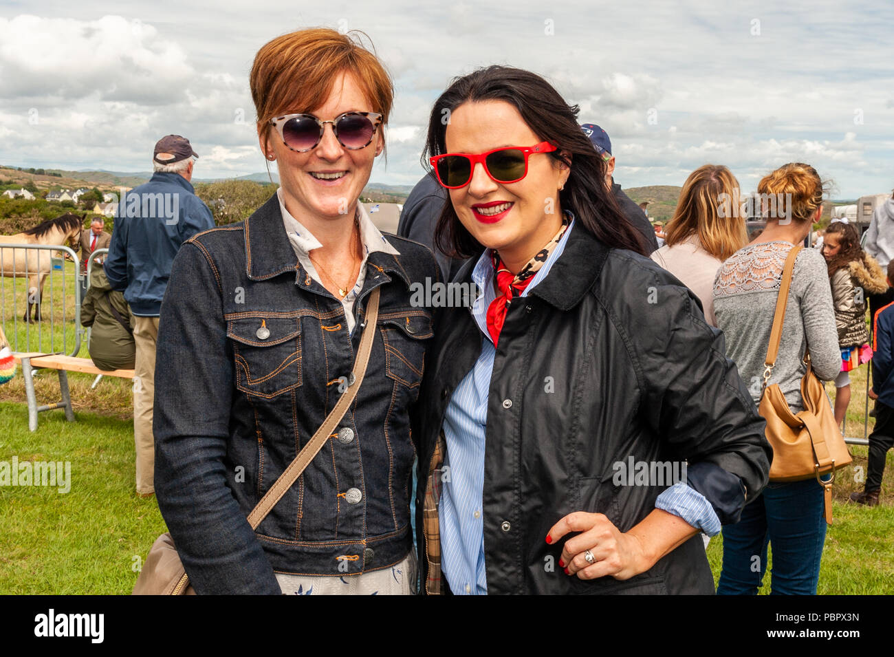 Schull, West Cork, Ireland. 29th July, 2018. Schull Agricultural Show is underway in blazing sunshine with hundreds of people attending. Beauty & Fashion Journalist and TV Presenter Triona McCarthy judged the Best Dressed Lady and Gentleman at the show and is pictured with competition sponsor, Miriam Pyburn from Barnetts of Schull. Credit: Andy Gibson/Alamy Live News. Stock Photo