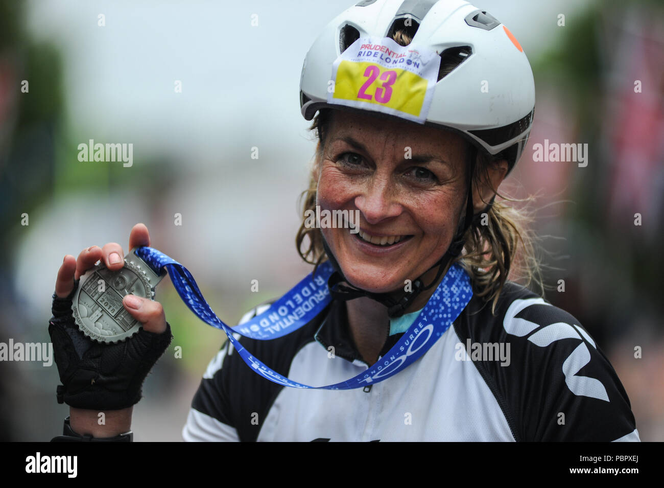 Louise Minchin Hi res Stock Photography And Images Alamy louise-minchin-hi-res-stock-photography-and-images-alamy