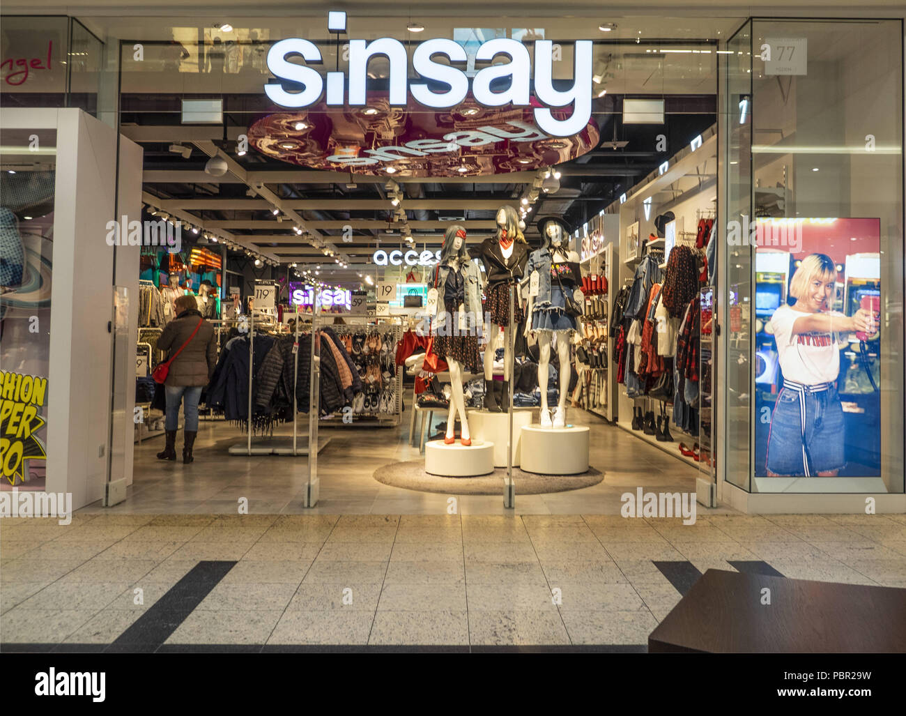 Sinsay hi-res stock photography and images - Alamy