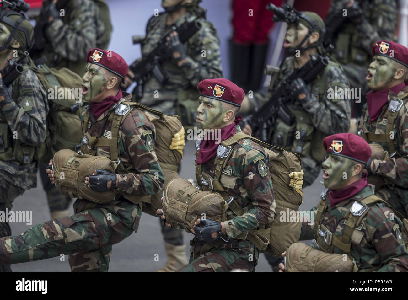 Lima, Lima, Peru. 29th July, 2018. Peruvian officers seen participating in the military parade.Members of Peru's armed forces, coastguard, search & rescue, and police march in full uniform during the country's Gran Parada Militar. This parade always occurs the day after Peru's Independence Day marking the official end of festivities across the nation. Credit: Guillermo Gutierrez/SOPA Images/ZUMA Wire/Alamy Live News Stock Photo