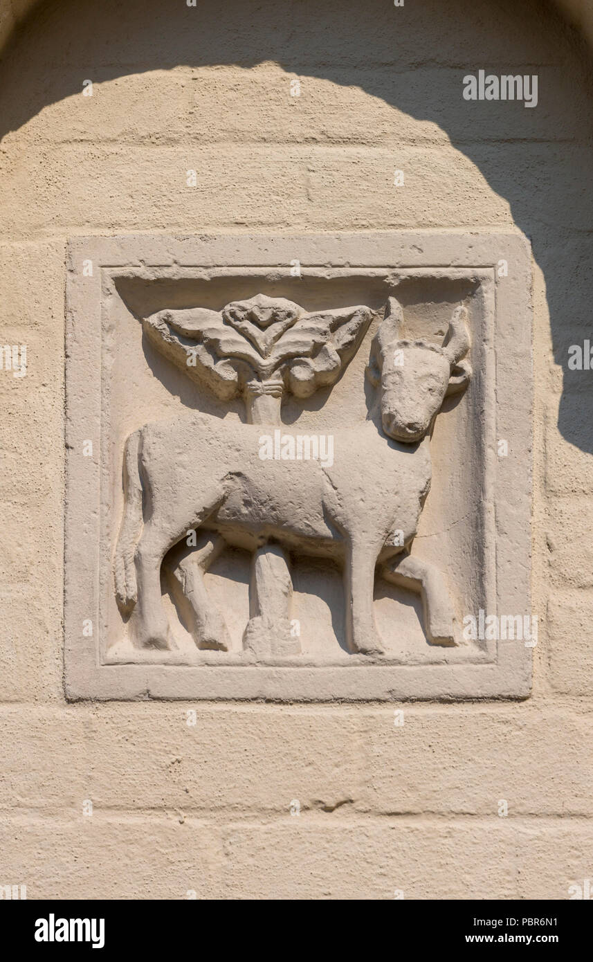 Relief Monatszeichen an der Nordseite des Westturms (Stier) Stock Photo