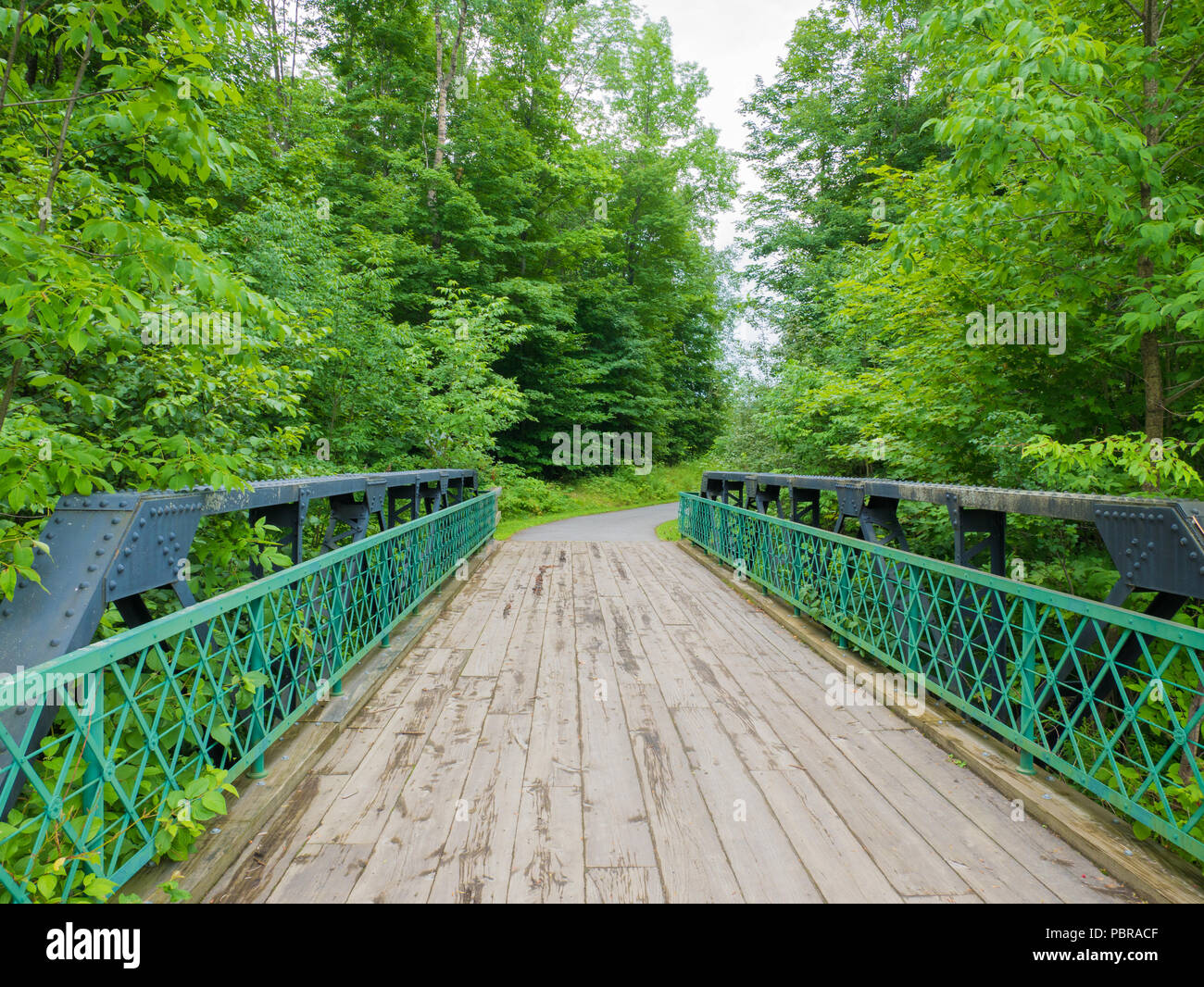 Green railing along trail hi-res stock photography and images - Alamy