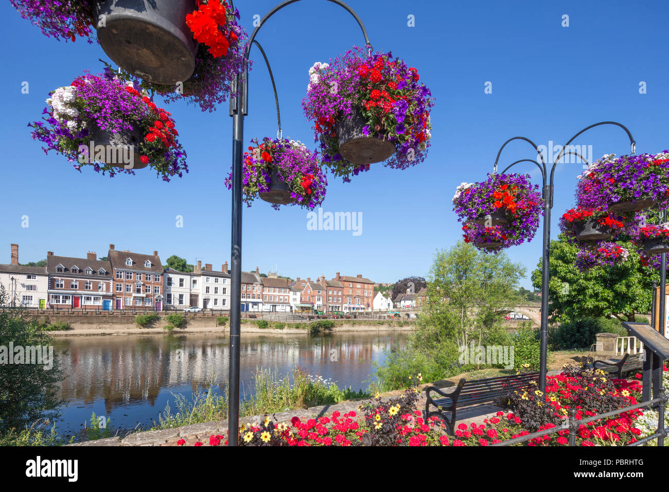 Hanging baskets hires stock photography and images Alamy