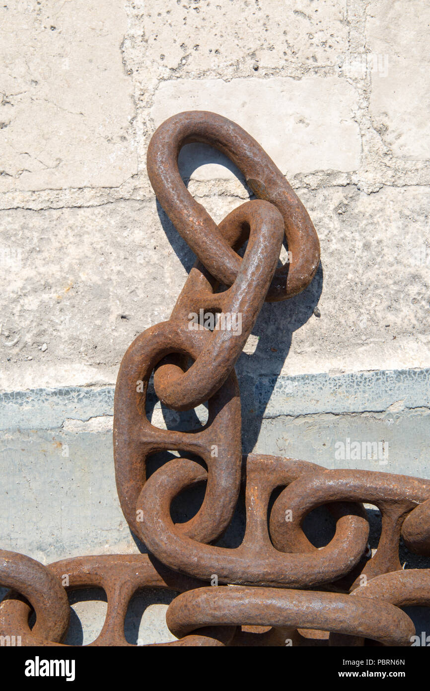 Boat anchor chain hi-res stock photography and images - Alamy