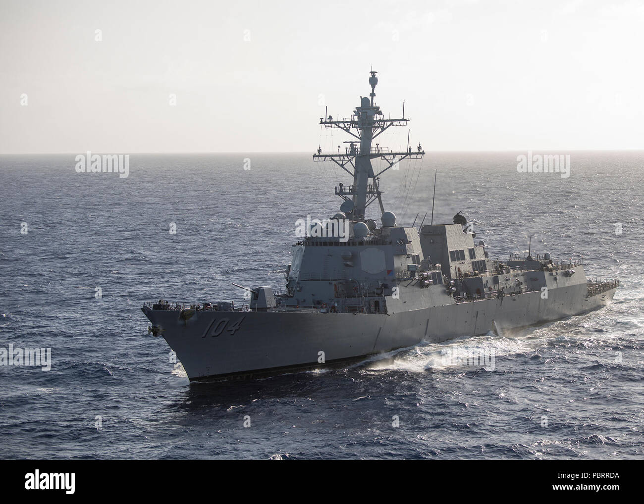 180727-N-PM193-0929 PACIFIC OCEAN (July 27, 2018) Guided-missile destroyer USS Sterett (DDG 104) transits the Pacific Ocean. Sterett is underway in the U.S. 3rd Fleet area of operations. (U.S. Navy photo by Mass Communication Specialist 3rd Class Alexander C. Kubitza/Released) Stock Photo