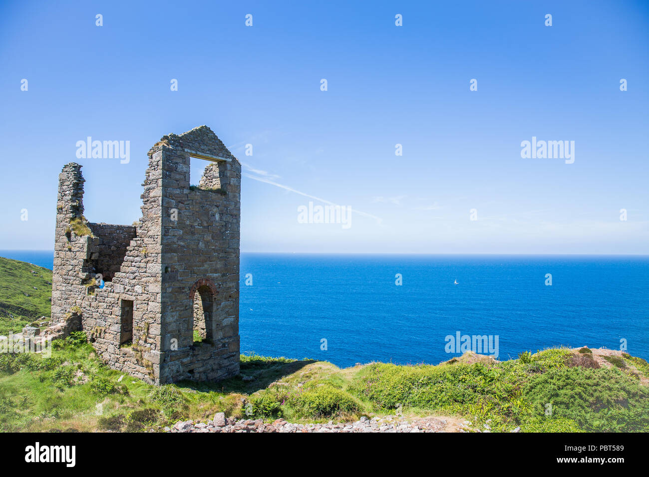 The derelict buildings of abandoned Cornish tin mines overlooking the ocean in the National Trust protected region of Botallack, Cornwall, UK. Stock Photo
