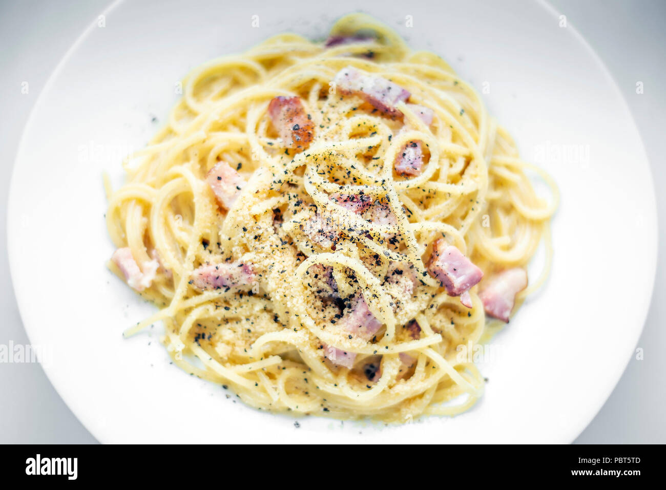 spaghetti pasta carbonara with bacon ham cream and kampot pepper dish Stock Photo