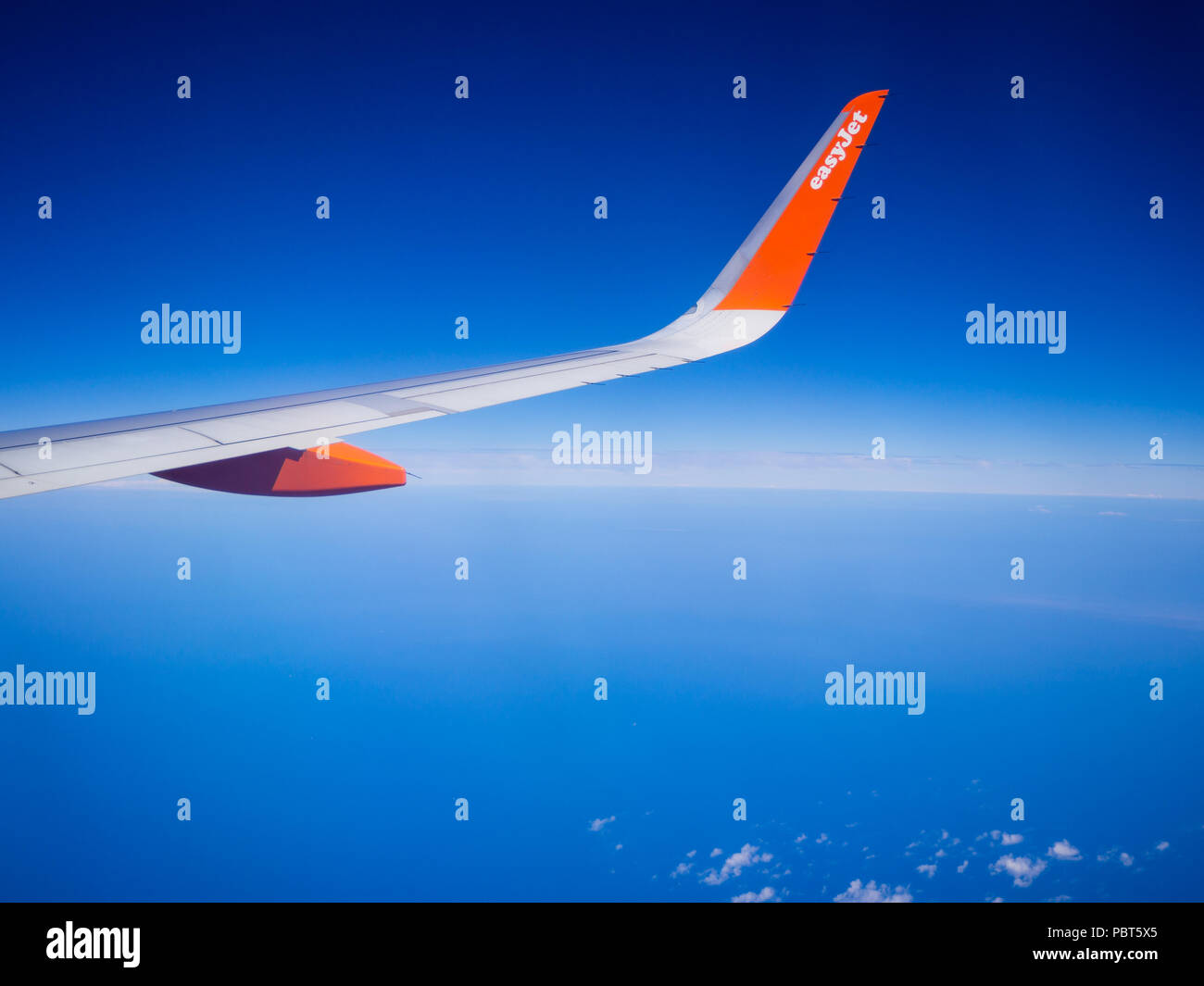 Easyjet logo hi-res stock photography and images - Alamy