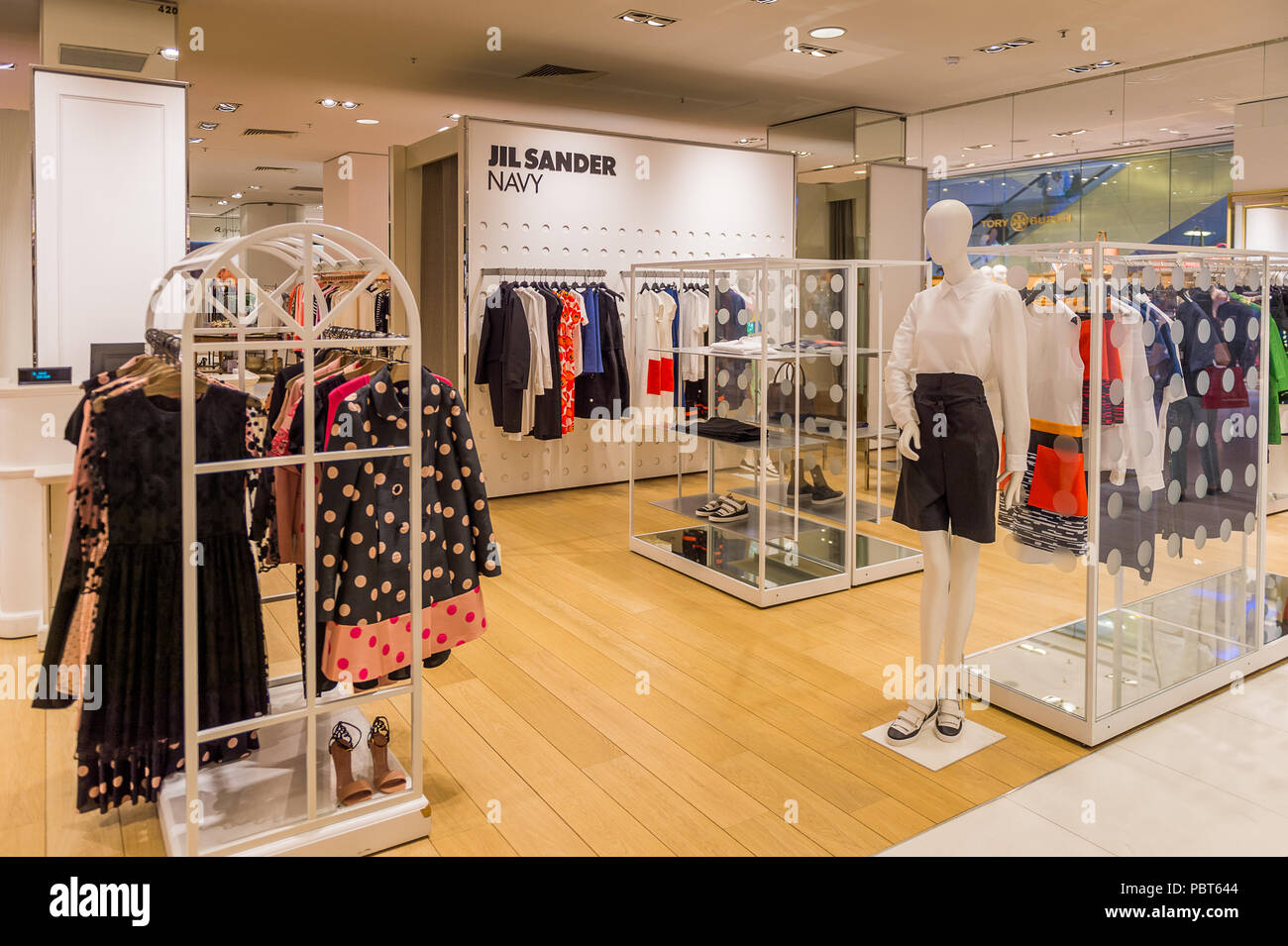 Doe mee Wieg lavendel Jil sander store hi-res stock photography and images - Alamy