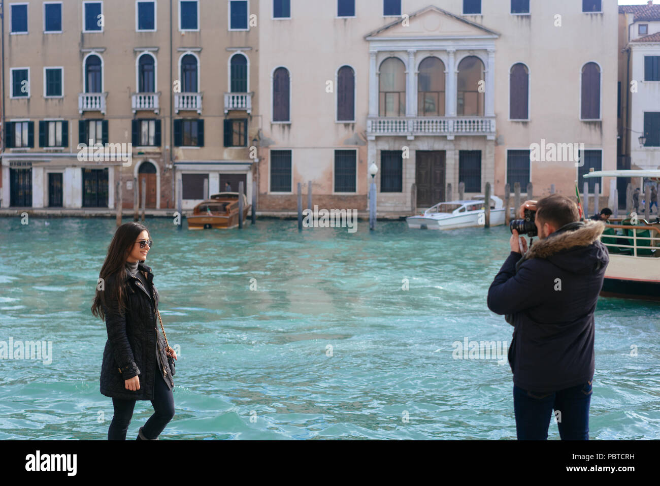 Married couple gondola venice hi-res stock photography and images - Alamy