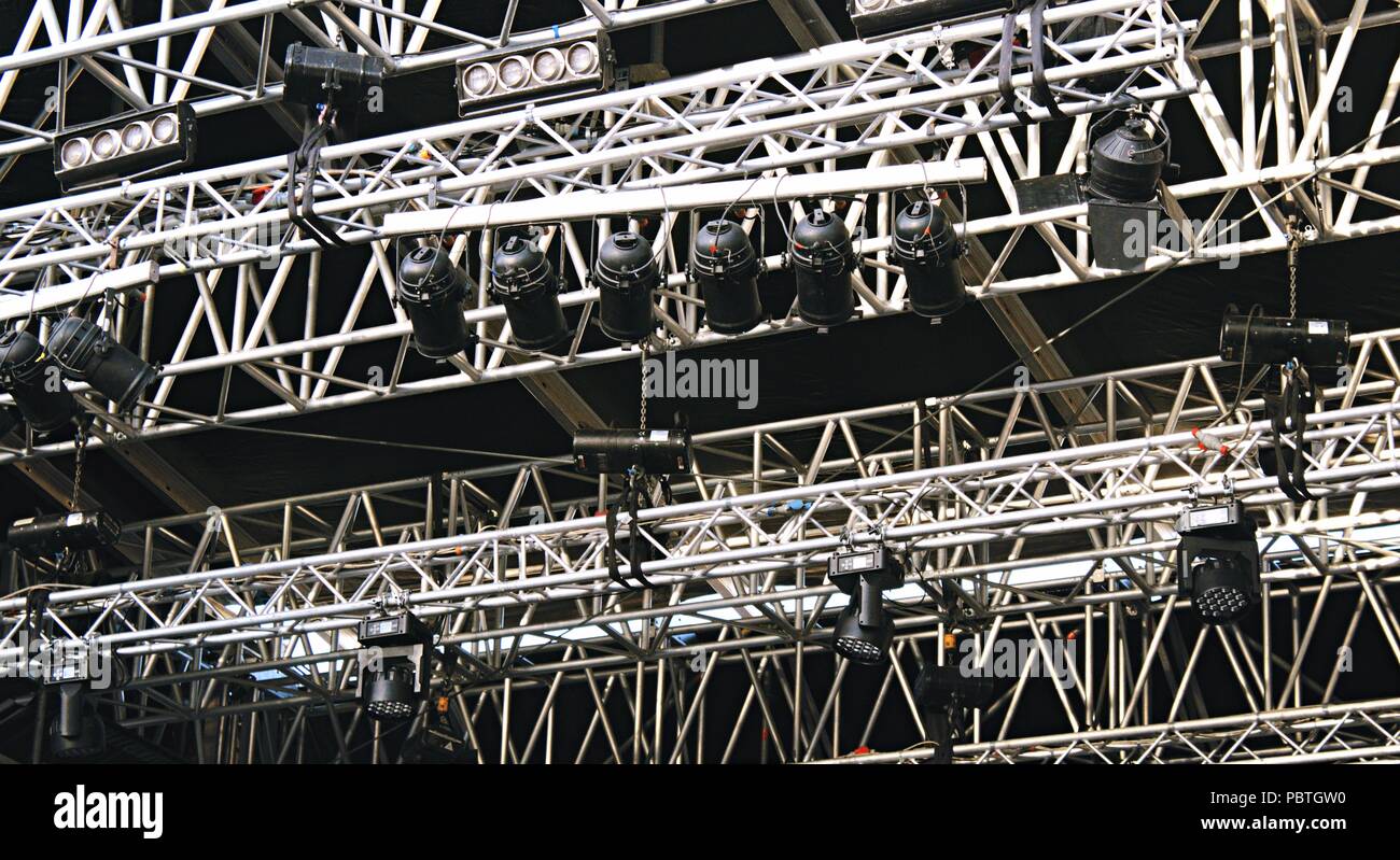 Concert stage spot lighting rigging structure for a live musical