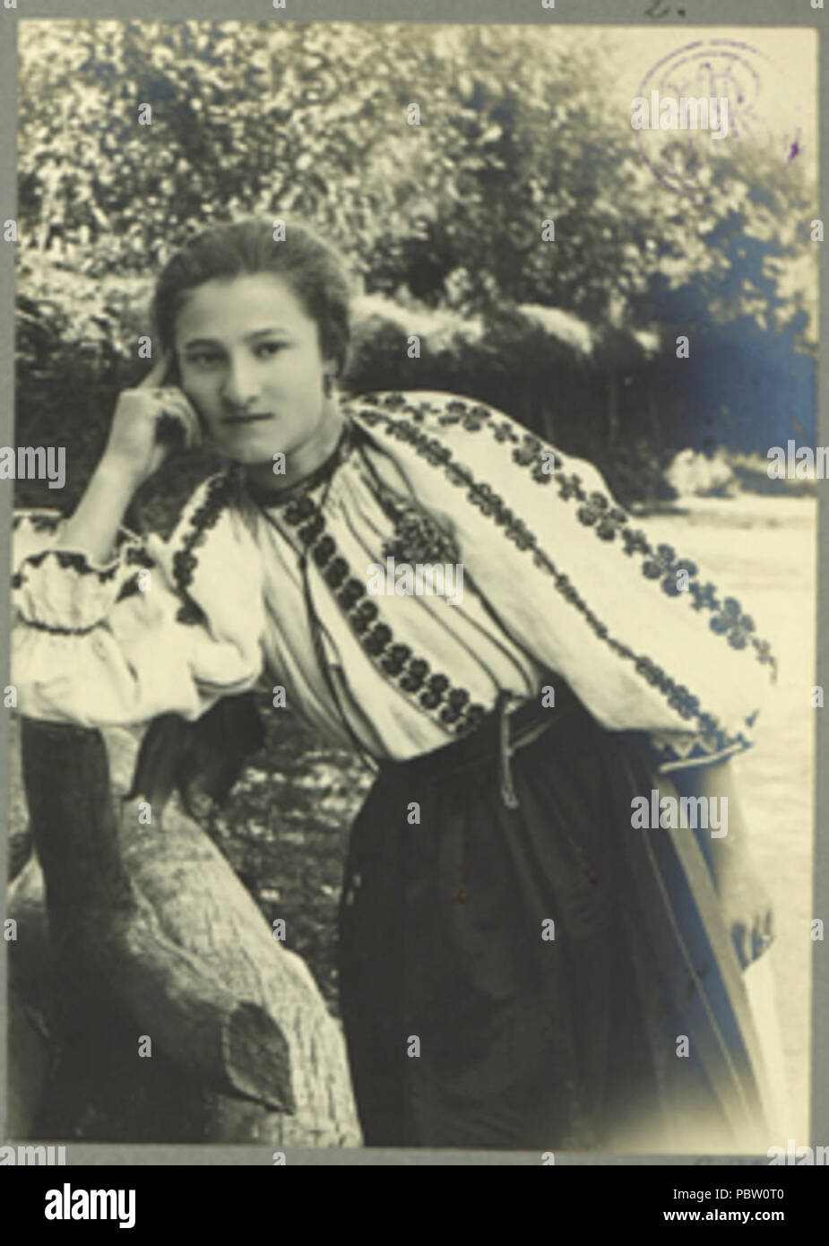 Adler costum popular feminin din hi-res stock photography and images - Alamy