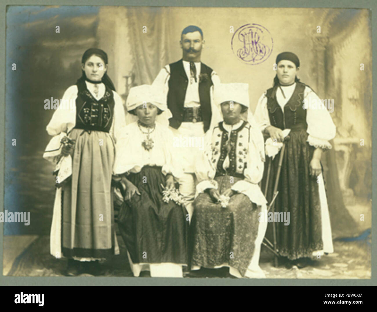 Adler - Costume populare din Orăştie jud. Hunedoara 5 Stock Photo - Alamy