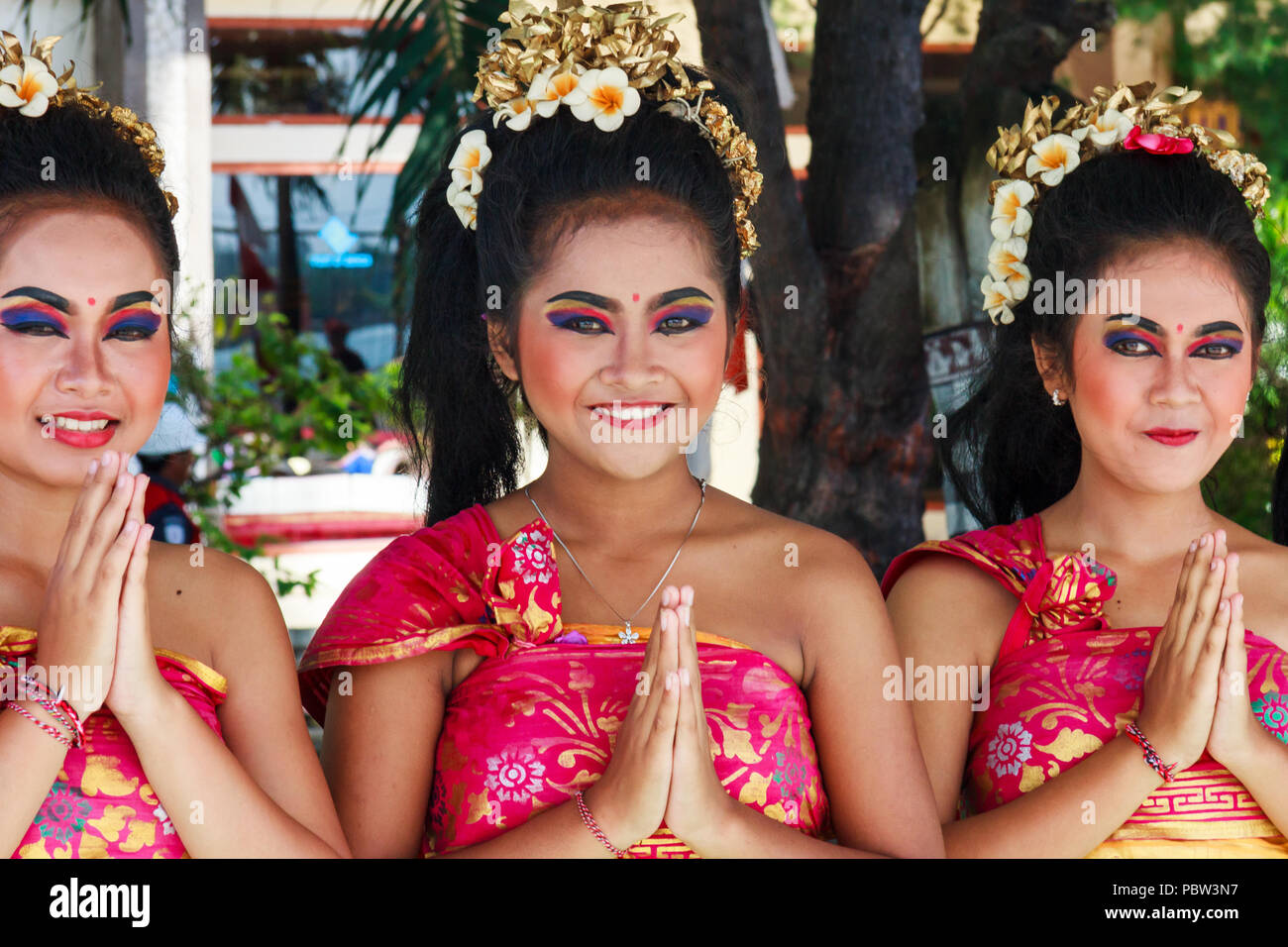 Bali, Indonesia - 18th November 2016. Young girls greet cruise ship passengers. A welcome party meets all ships. Stock Photo