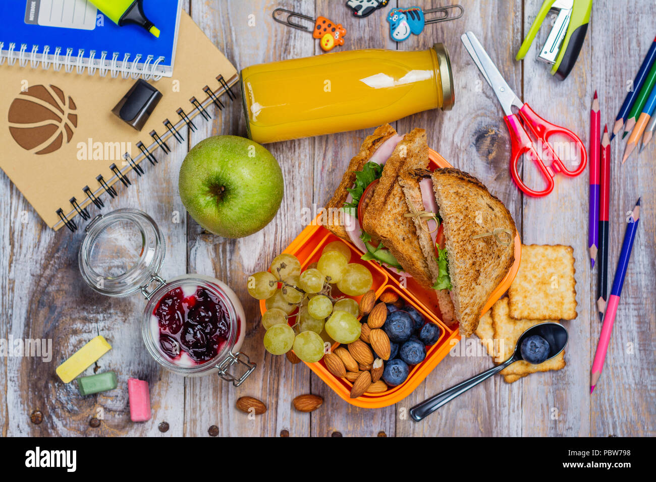Healthy kids lunchbox Stock Photo - Alamy