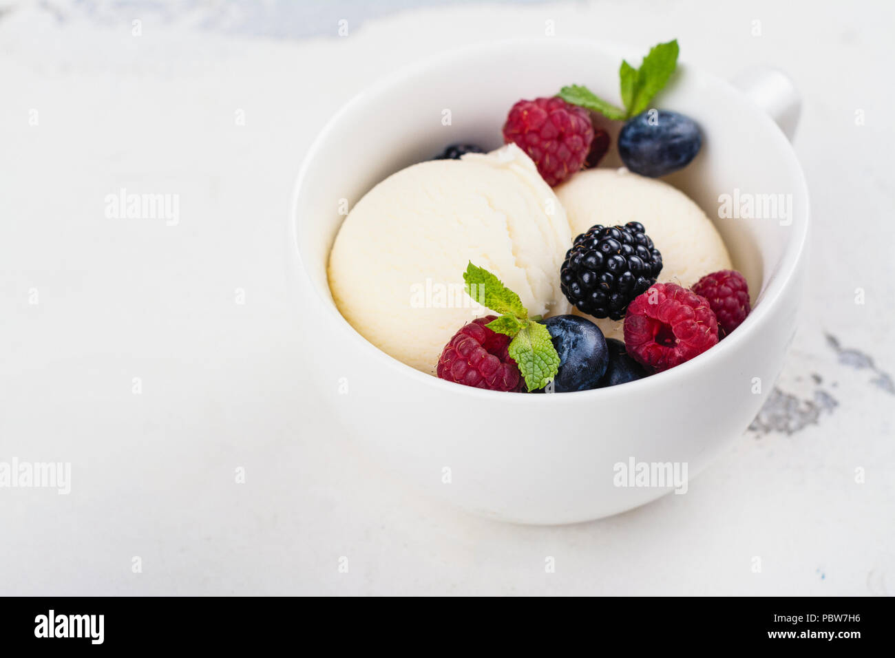 Vanilla ice cream with berries Stock Photo - Alamy