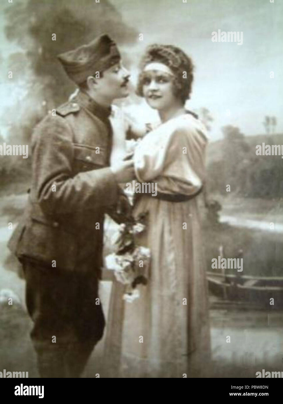 Wartime couple hi-res stock photography and images - Alamy