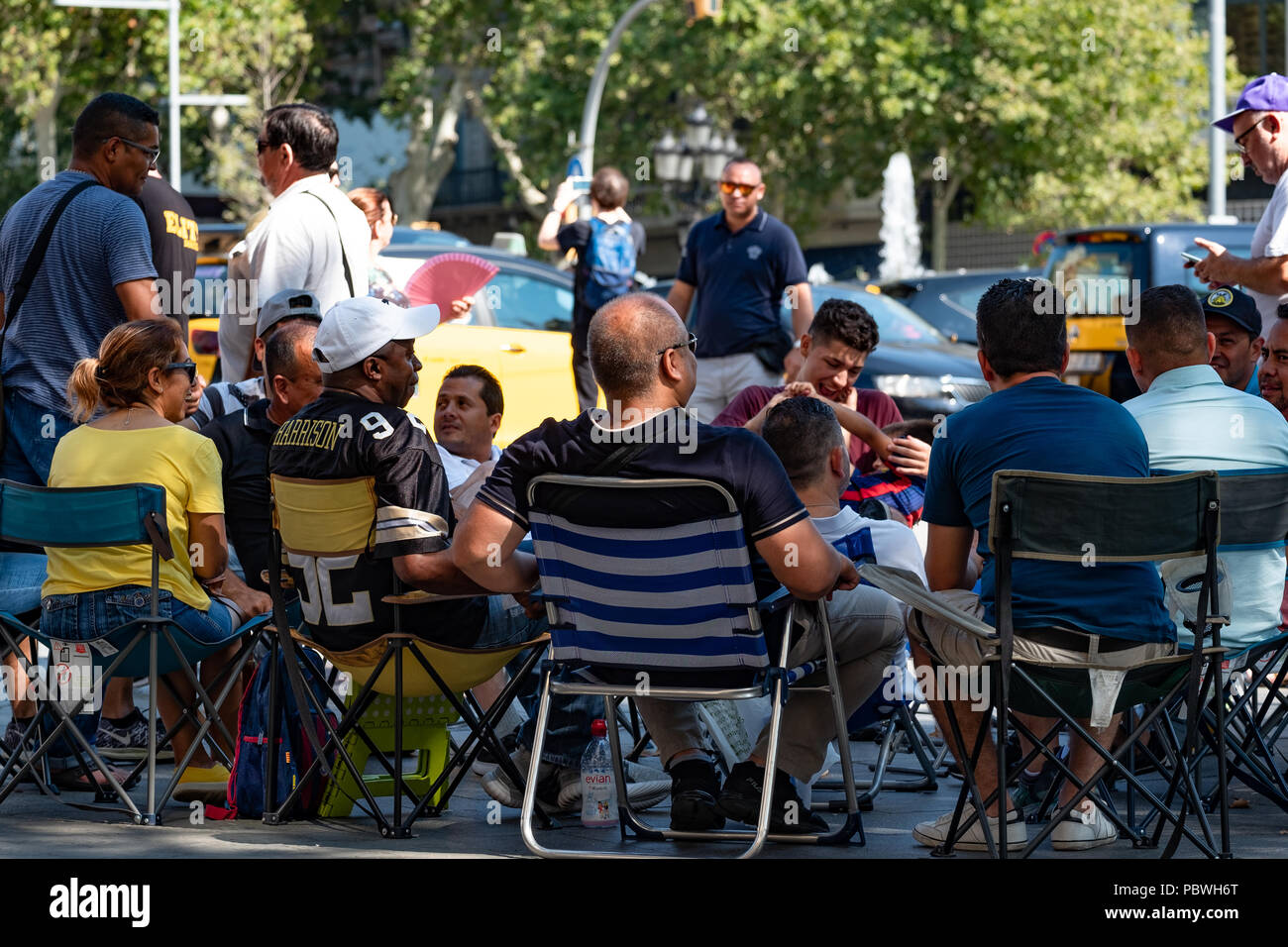 Barcelona, Catalonia, Spain. 30th July, 2018. A group of taxi drivers seen having breakfast next to their vehicles on the Gran VÃ-a de Barcelona. The taxi drivers strike enters its third day and extends through the main Spanish cities. The taxi sector is not willing to lose this battle in favor of the new Uber and Cabify platforms. Credit: Paco Freire/SOPA Images/ZUMA Wire/Alamy Live News Stock Photo