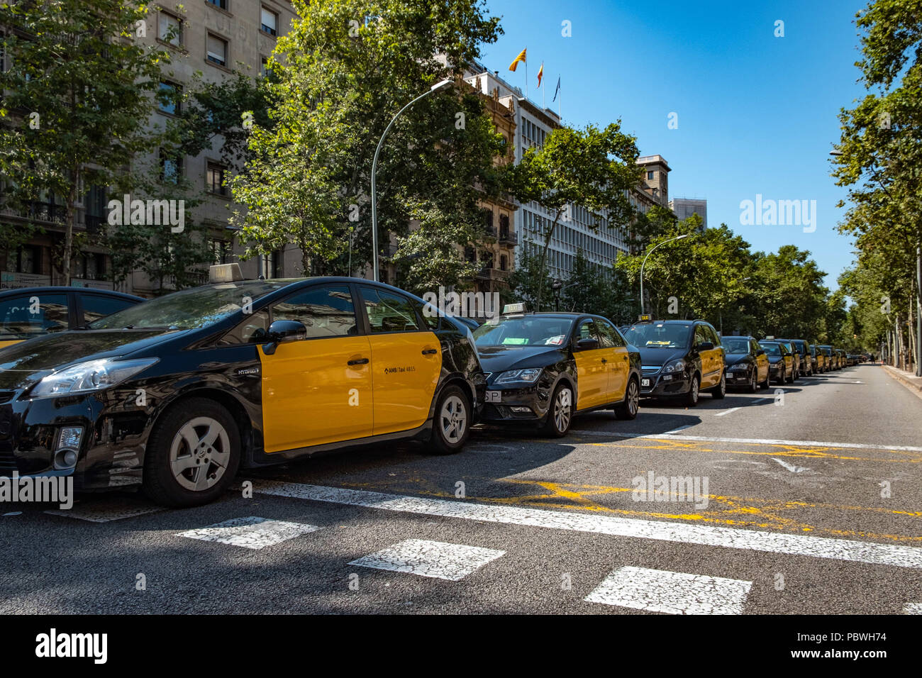 Barcelona, Catalonia, Spain. 30th July, 2018. A long line of parked taxis seen on Gran VÃ-a de Barcelona. The taxi drivers strike enters its third day and extends through the main Spanish cities. The taxi sector is not willing to lose this battle in favor of the new Uber and Cabify platforms. Credit: Paco Freire/SOPA Images/ZUMA Wire/Alamy Live News Stock Photo