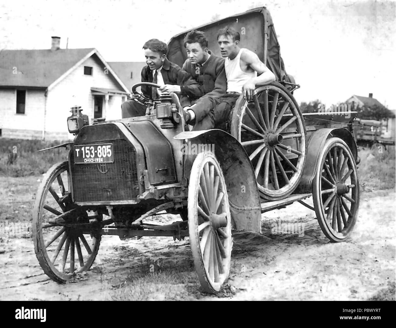 AMERICAN CAR about 1910 with hopeful riders Stock Photo
