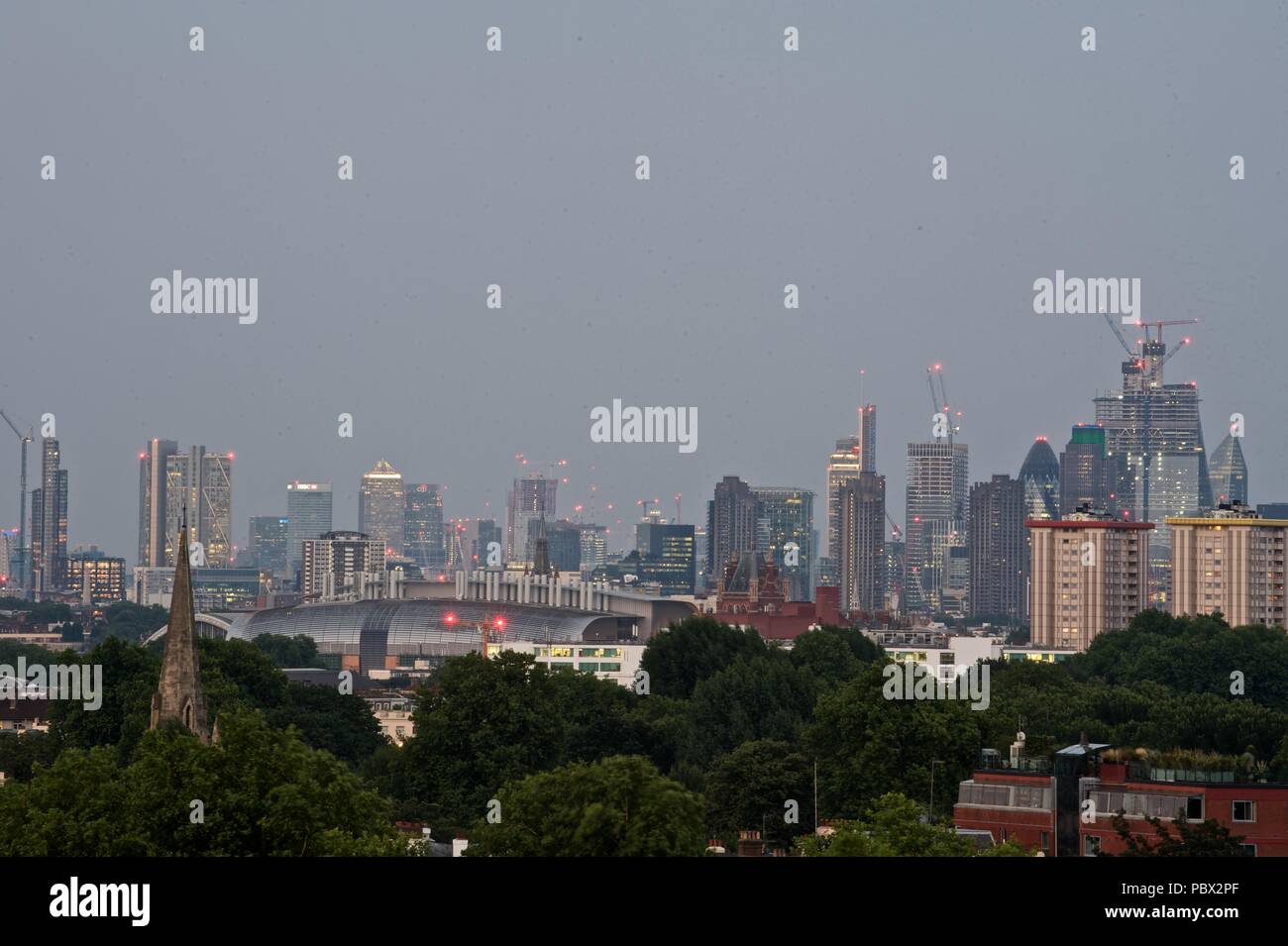 London skyline night bt tower hi-res stock photography and images - Alamy
