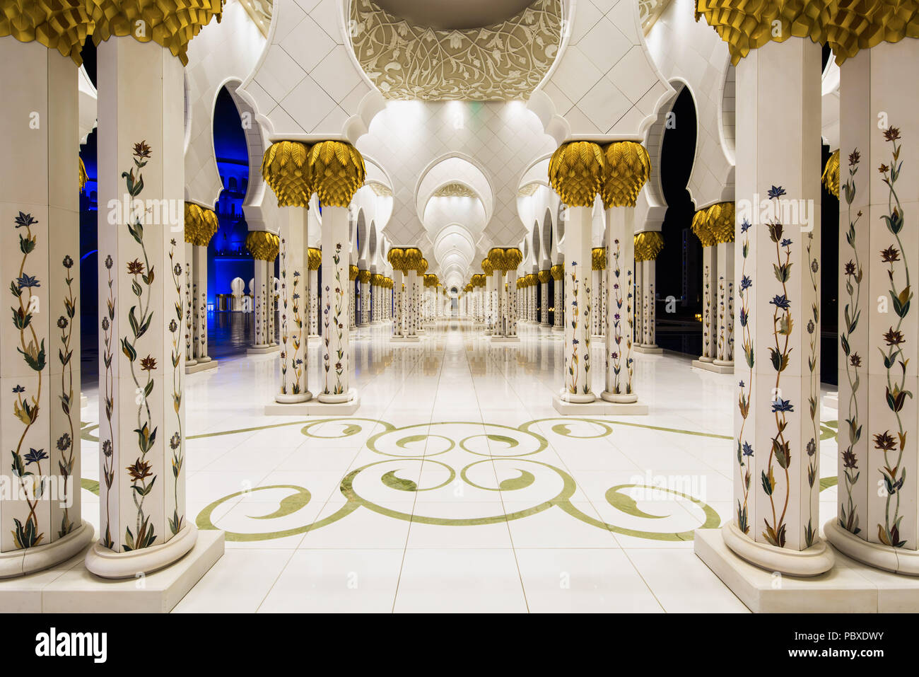 Sheikh Zayed Grand Mosque, Abu Dhabi: Pillars Stock Photo