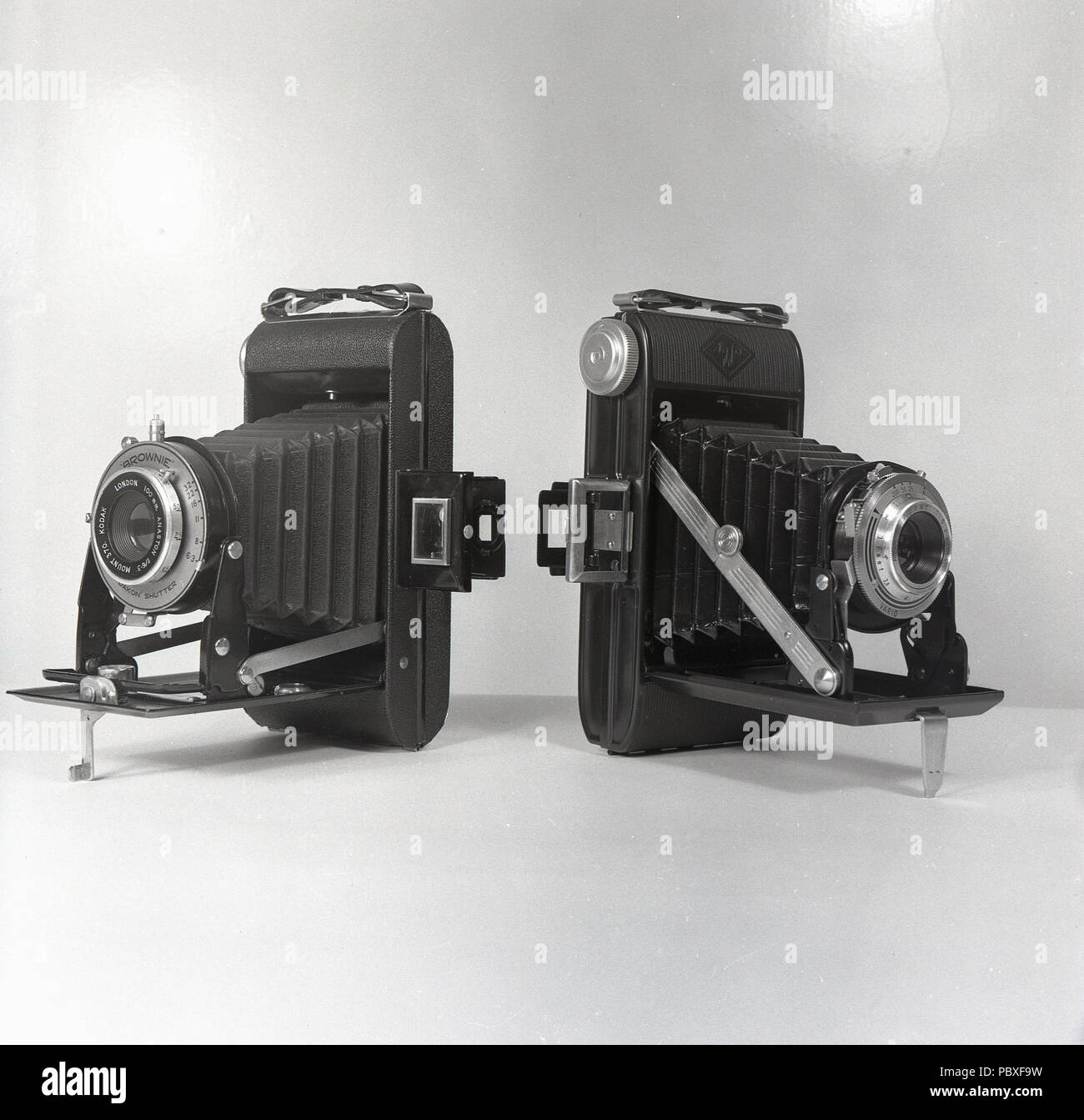 folding cameras, kodak brownie & vario Stock Photo Alamy