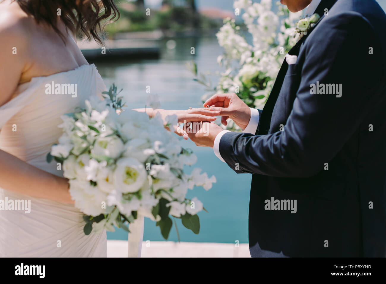 groom wearing wedding ring. Ring finger Stock Photo Alamy