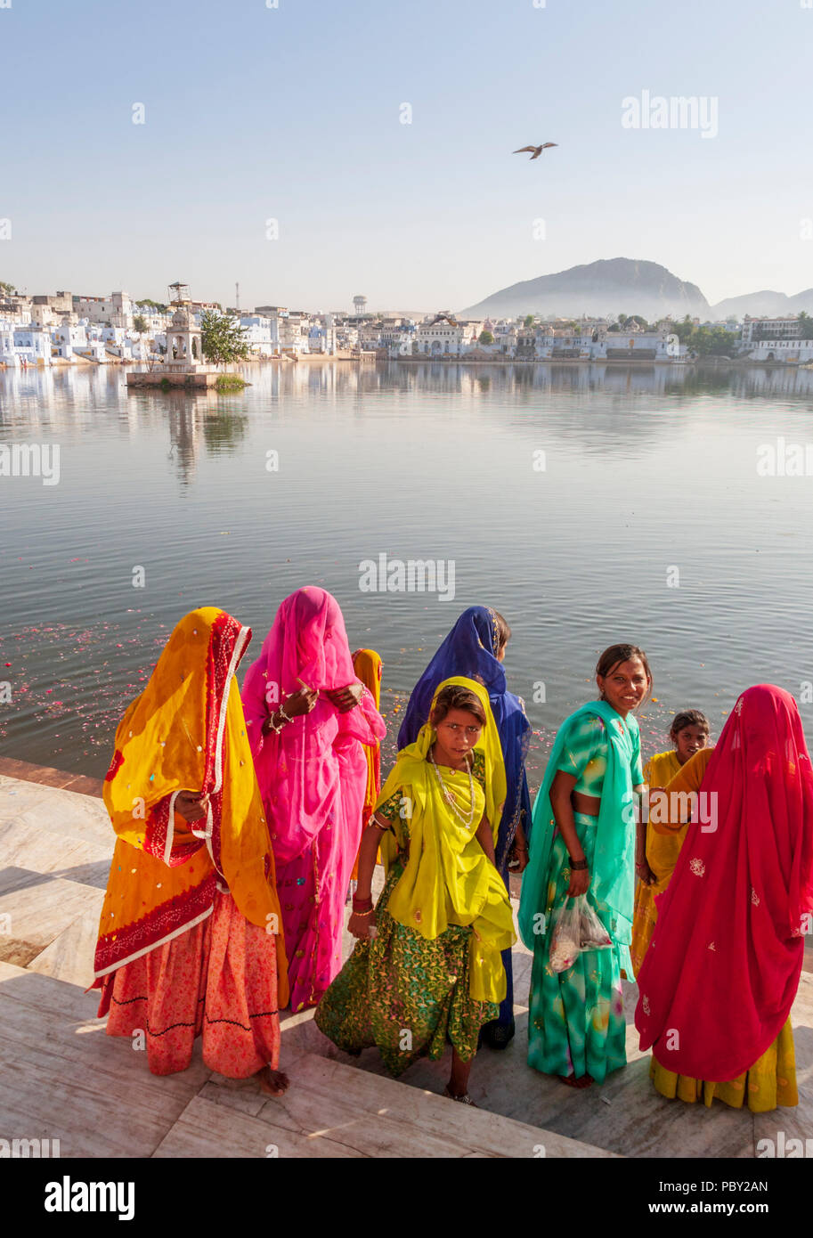 Indian women in sari hi-res stock photography and images - Alamy
