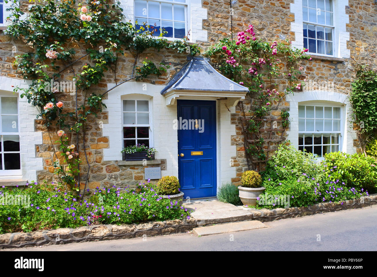 An idyllic terraced cottage in Netherbury, Dorset, UK - John Gollop Stock Photo