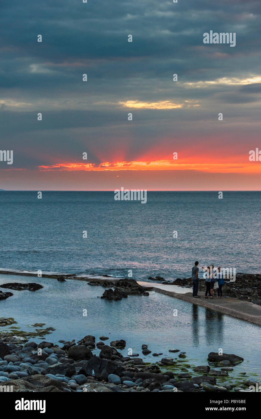 Women watching the sunset hi-res stock photography and images - Alamy